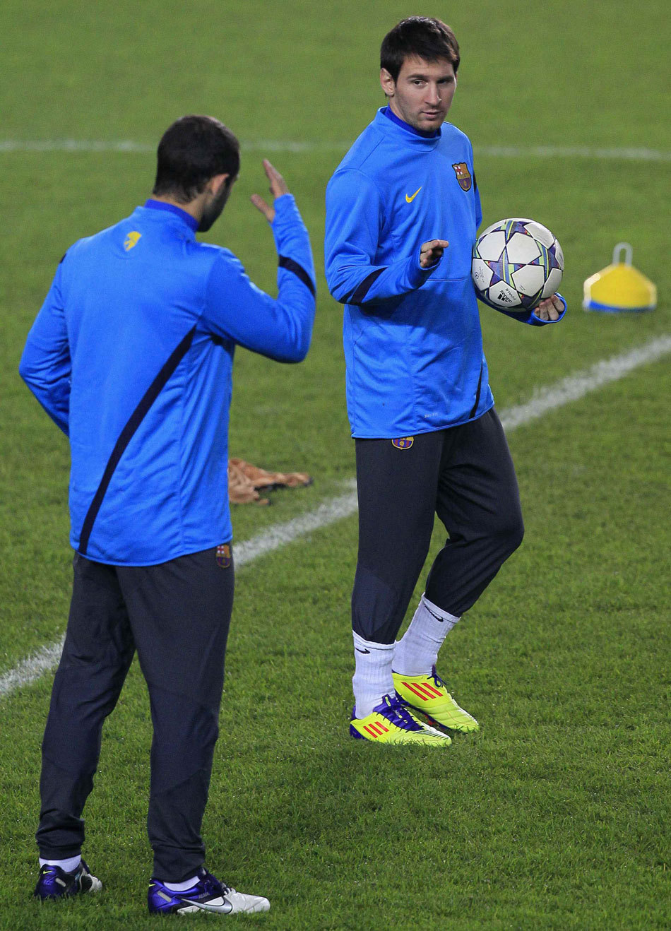 体育万博-今晚体能课后；巴塞罗那防线松动备战欧冠；引发热议；医务组通报恢复-体育万博